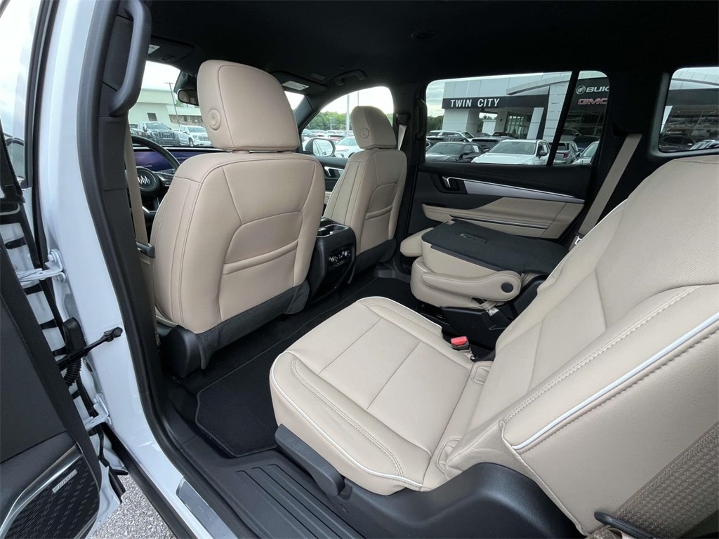 2025 Buick Enclave Preferred - Photo 18