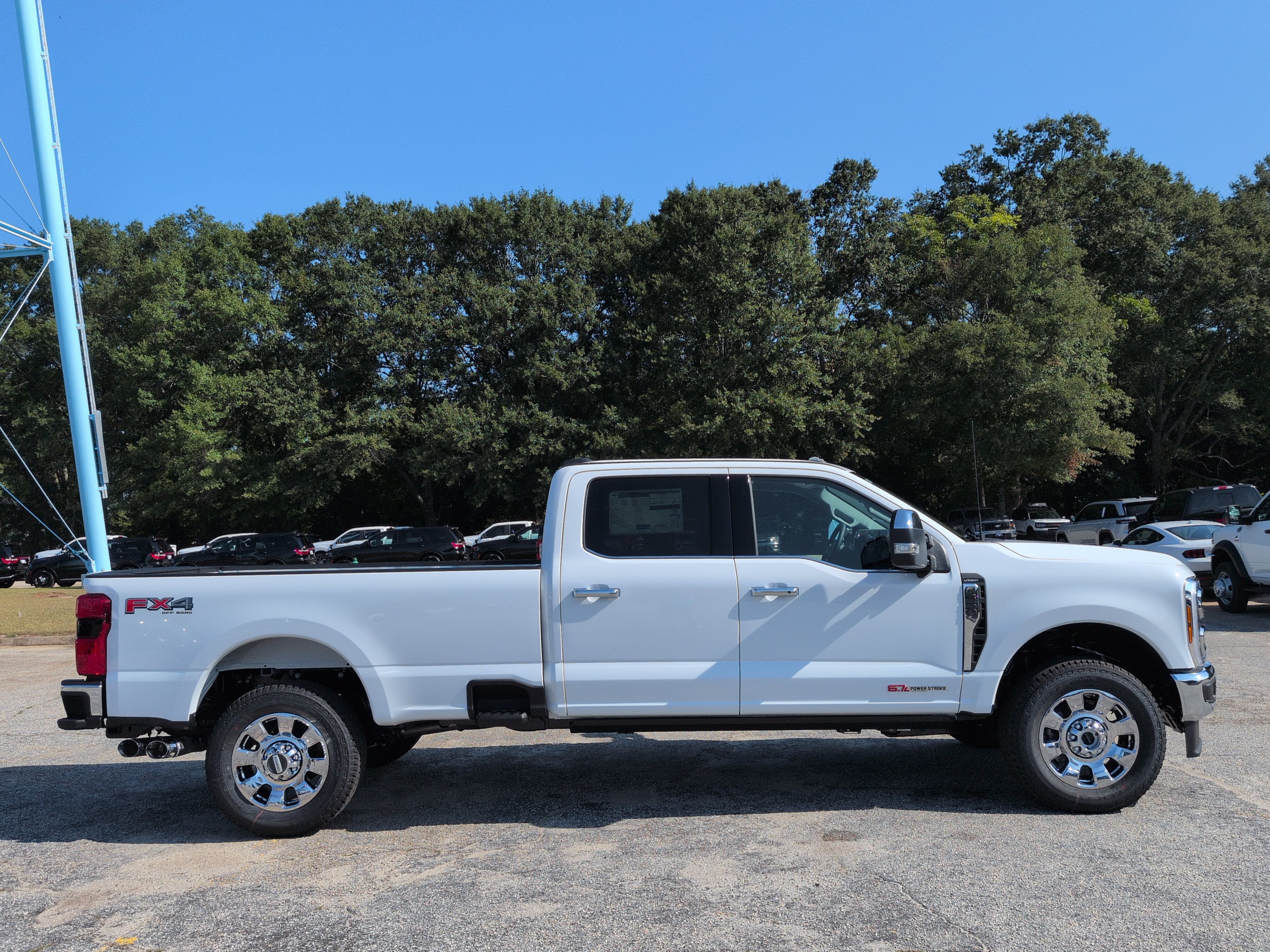 New 2027 Ford Super Duty F-350 SRW LARIAT TRUCK