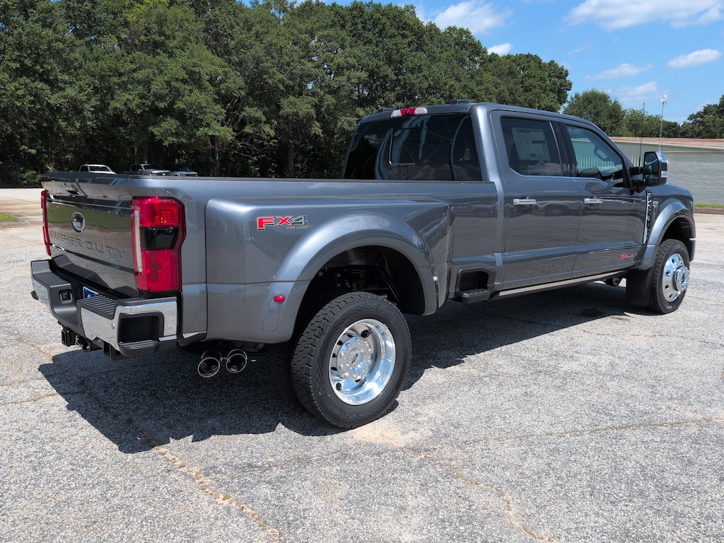 New 2026 Ford Super Duty F-450 DRW Lariat TRUCK