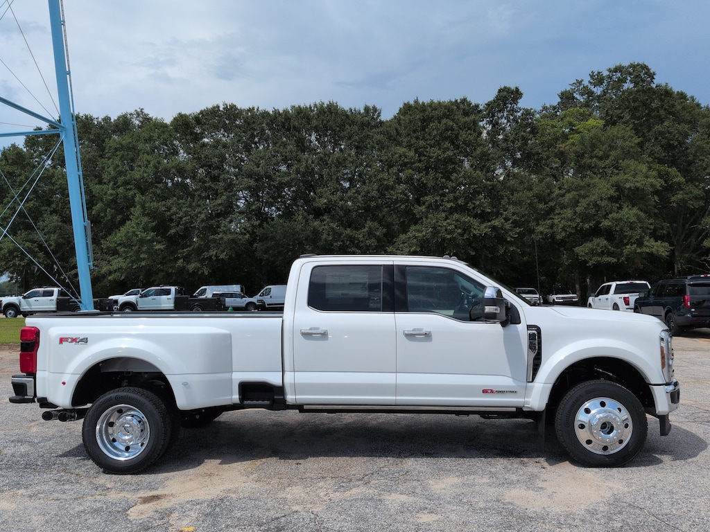 New 2026 Ford Super Duty F-450 DRW Lariat TRUCK