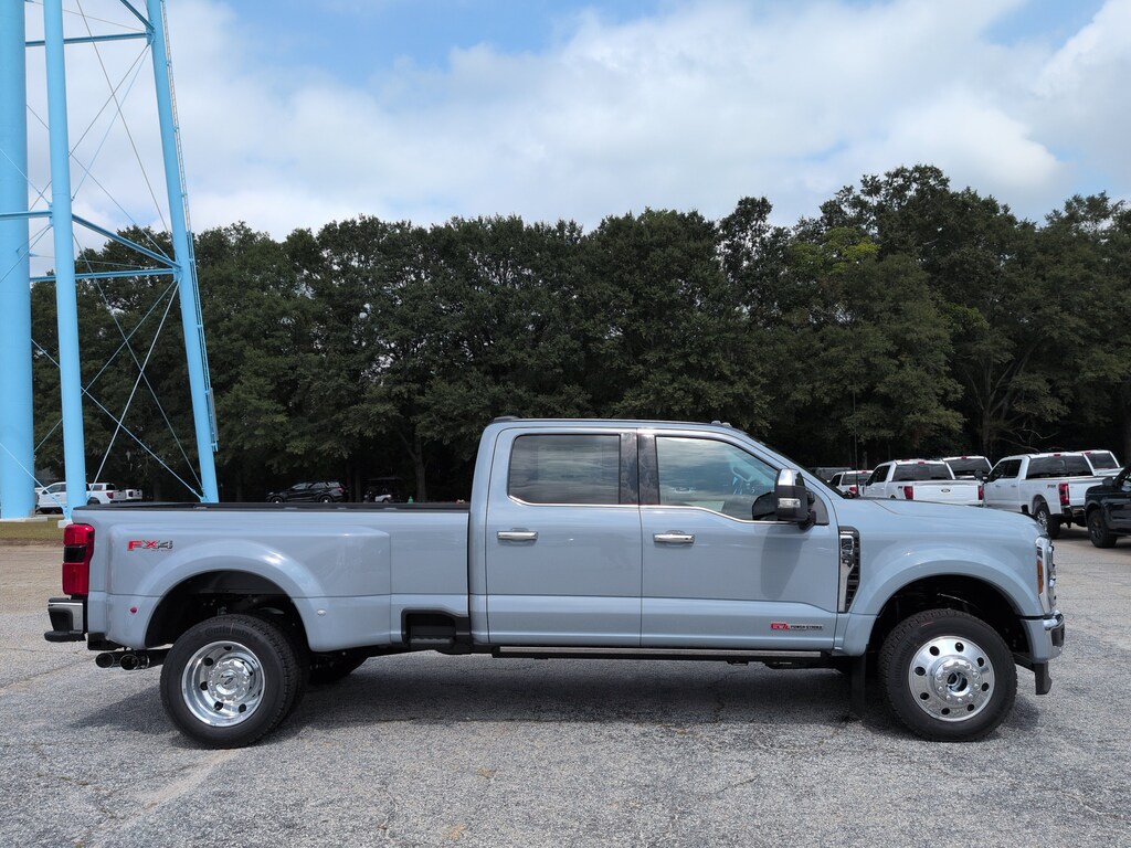 New 2026 Ford Super Duty F-450 DRW Lariat