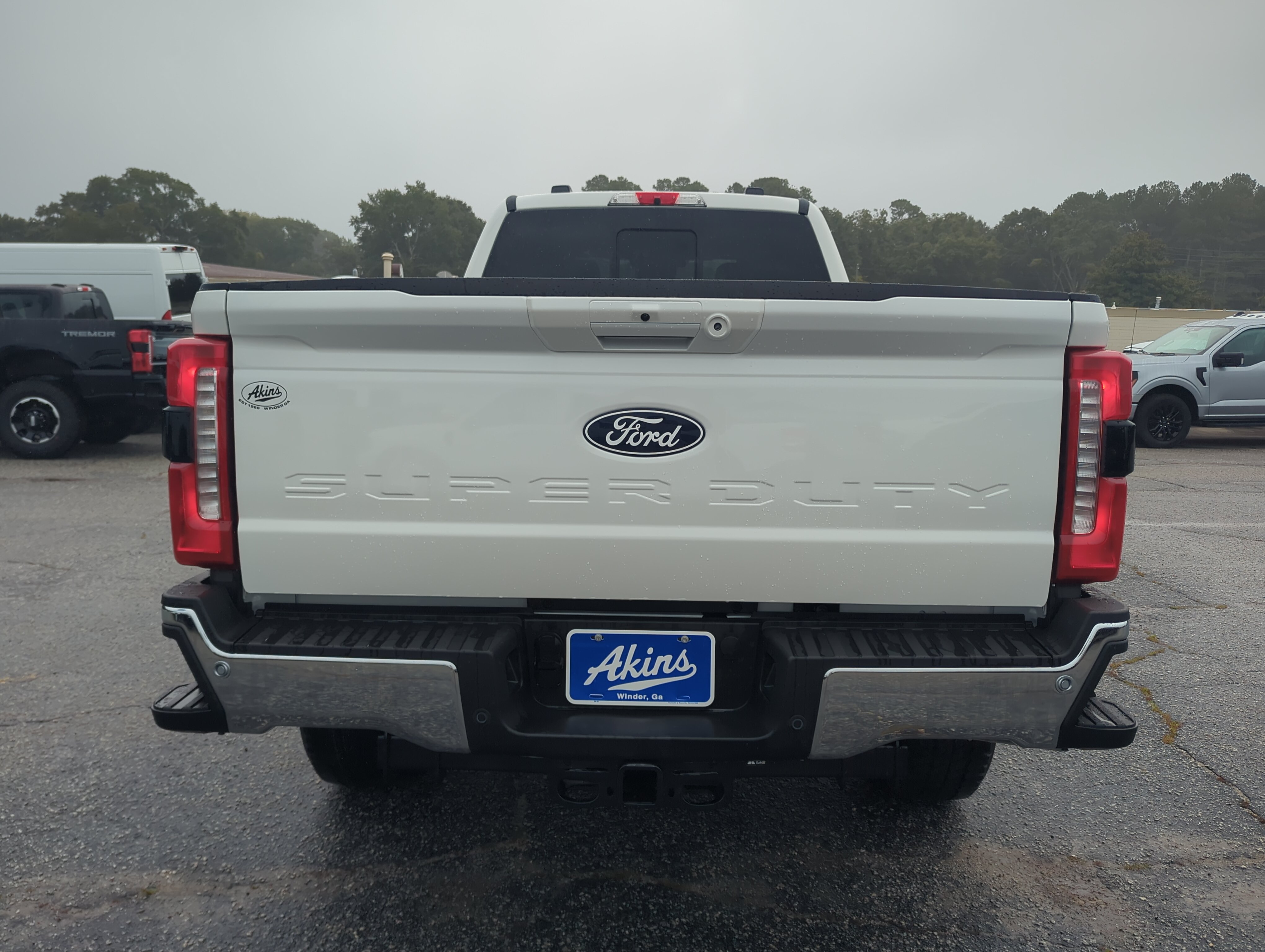 New 2027 Ford Super Duty F-350 SRW LARIAT TRUCK