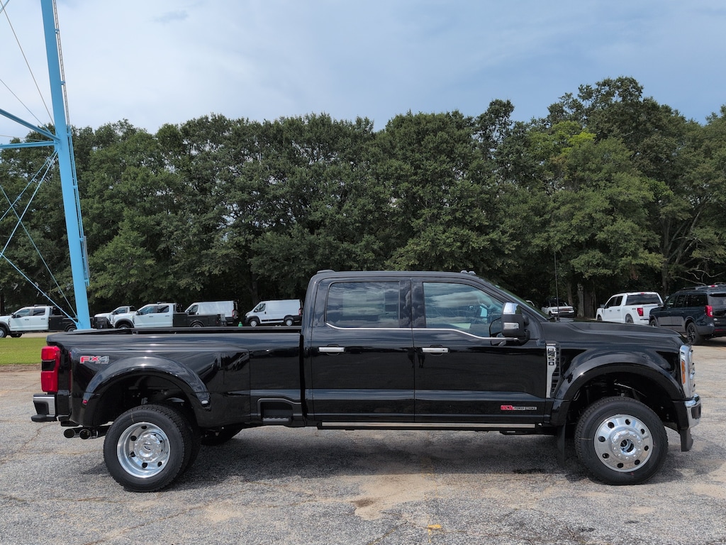 New 2026 Ford Super Duty F-450 DRW Lariat TRUCK