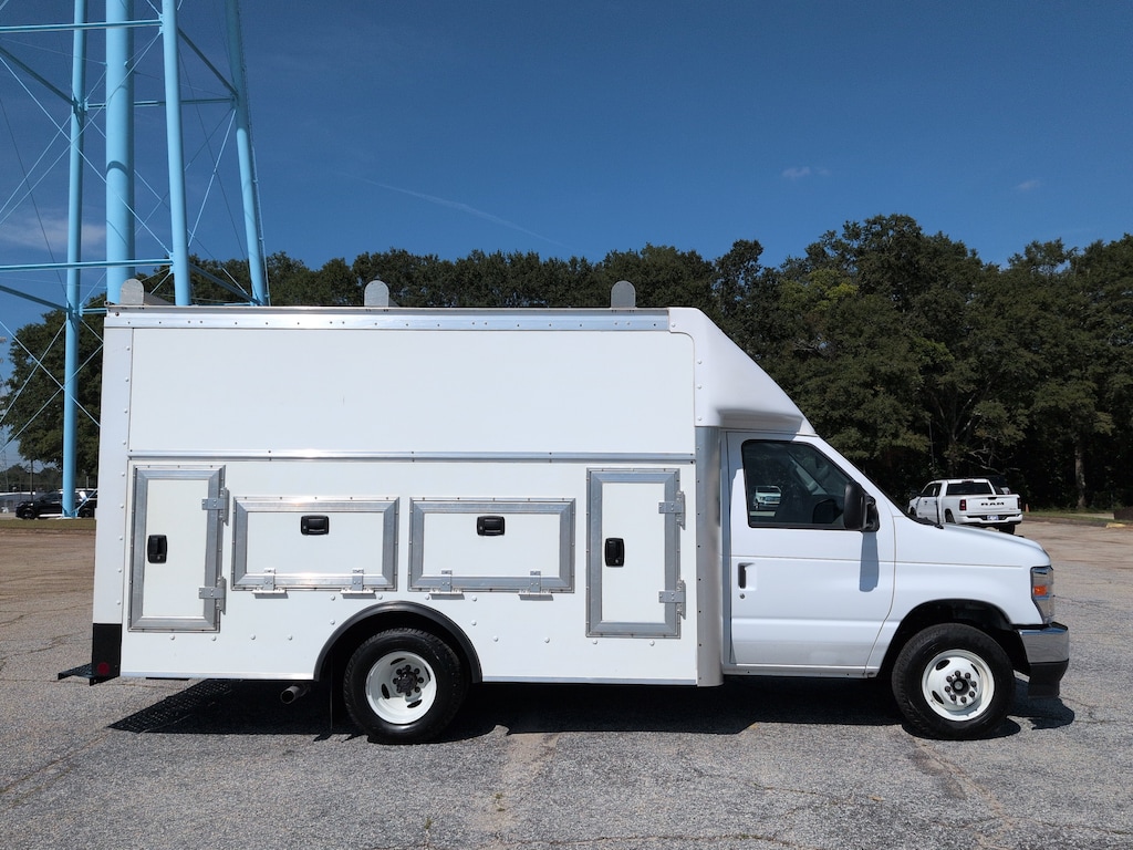 Used 2025 Ford Econoline 350 Cutaway Chassis Truck