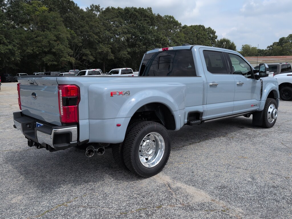 New 2026 Ford Super Duty F-450 DRW Lariat