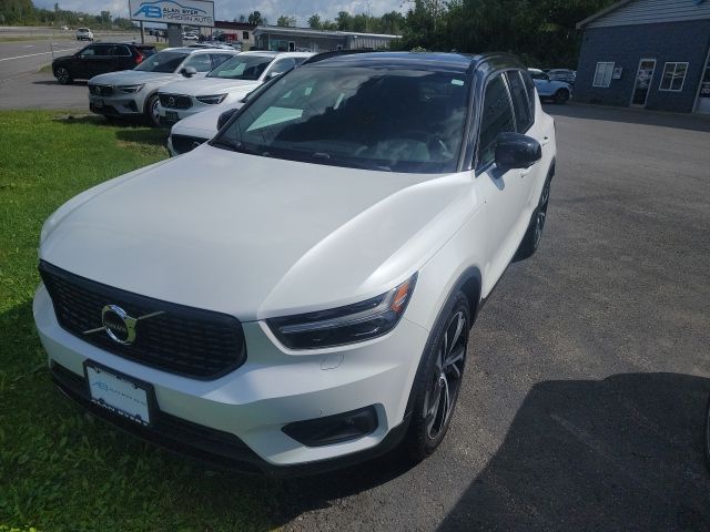 2022 Volvo XC40 R-Design