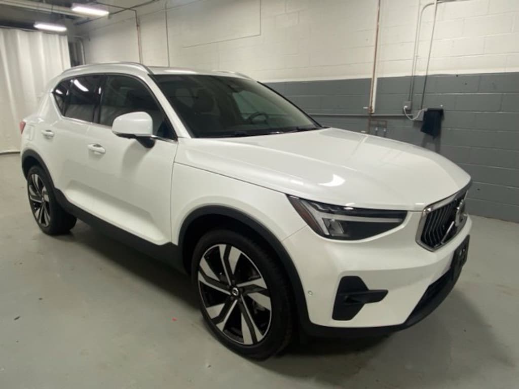 Used 2023 Volvo XC40 B5 Plus Bright Theme SUV
