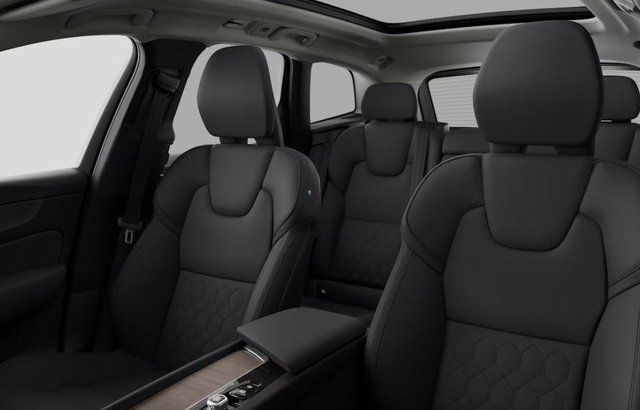 2026 Volvo XC60 Plus - Photo 9