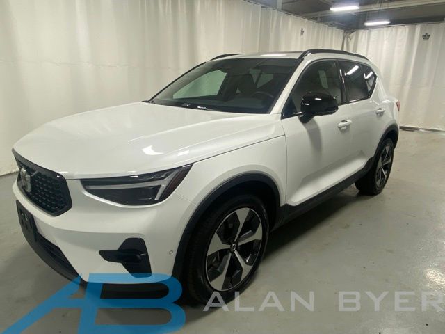 2026 Volvo XC40 Plus