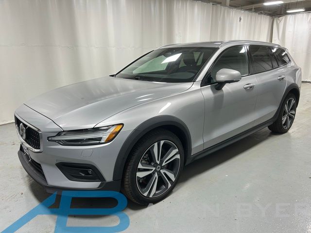 2025 Volvo V60 Cross Country