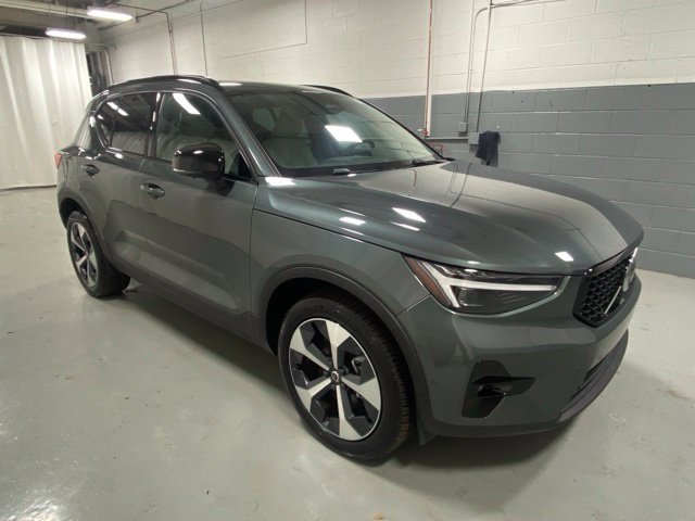 Used 2026 Volvo XC40 B5 Plus SUV