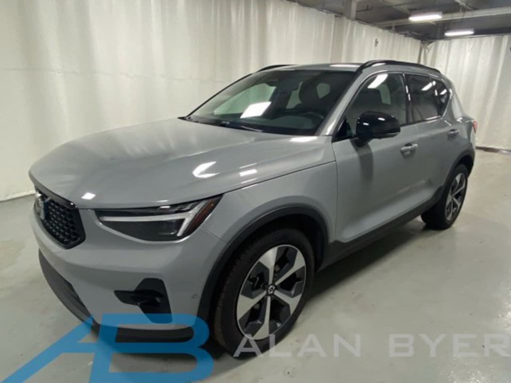 Used 2026 Volvo XC40 B5 Plus SUV