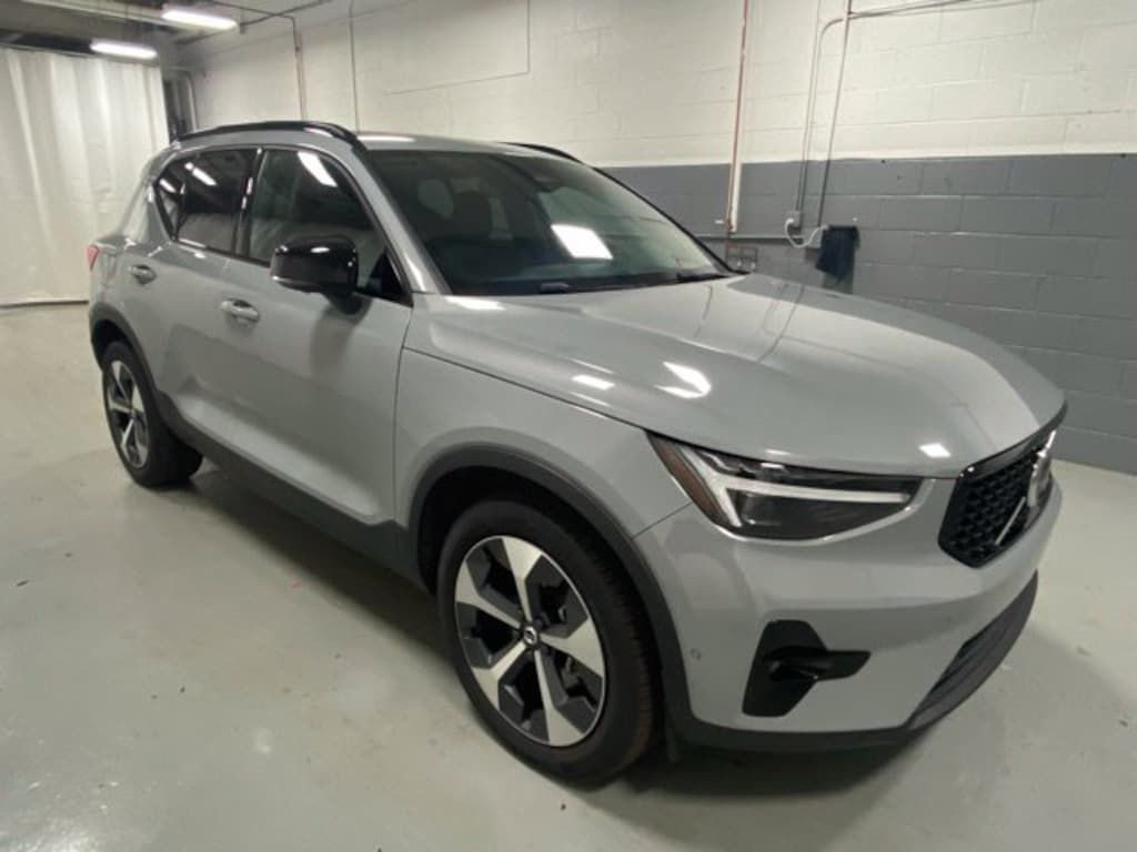Used 2026 Volvo XC40 B5 Plus SUV