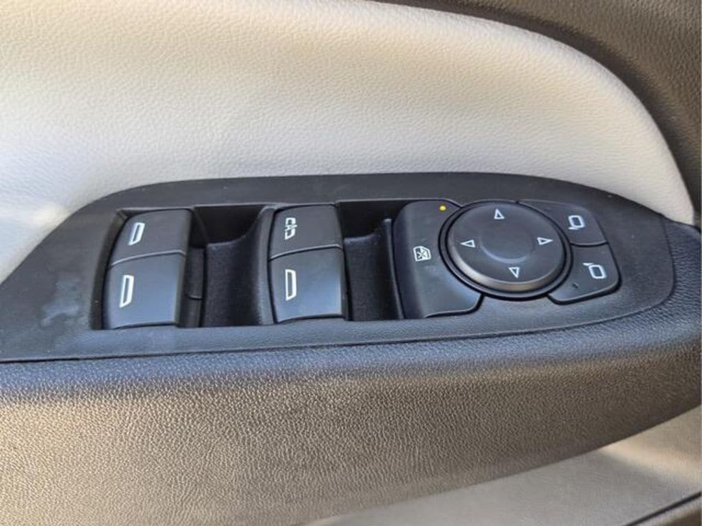 2021 Chevrolet Equinox LT - Photo 24