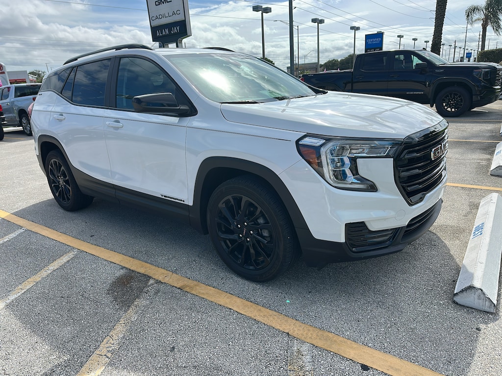 Used 2023 GMC Terrain SLE SUV