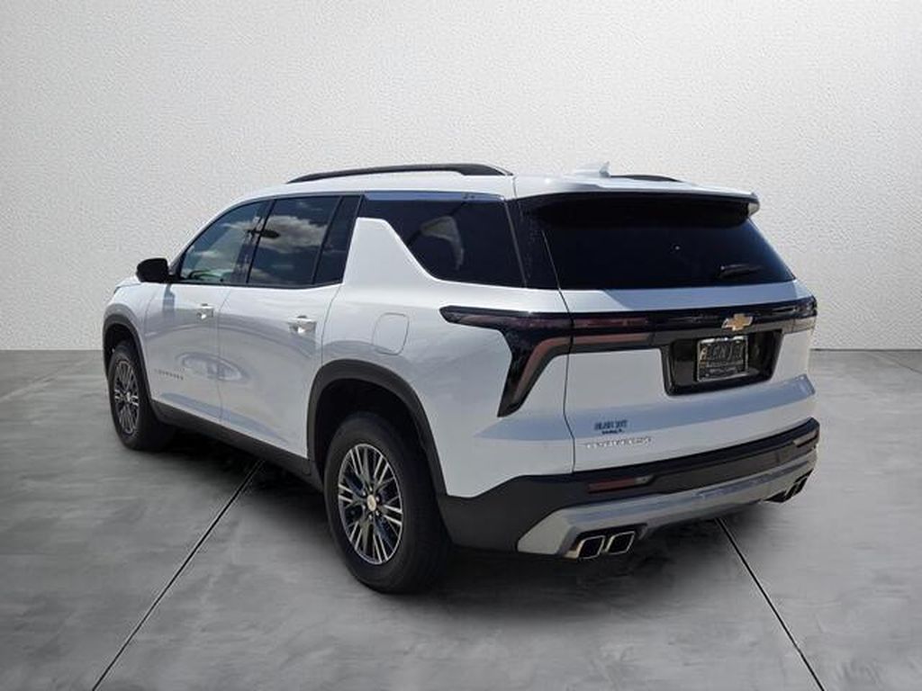 Used 2025 Chevrolet Traverse LT SUV