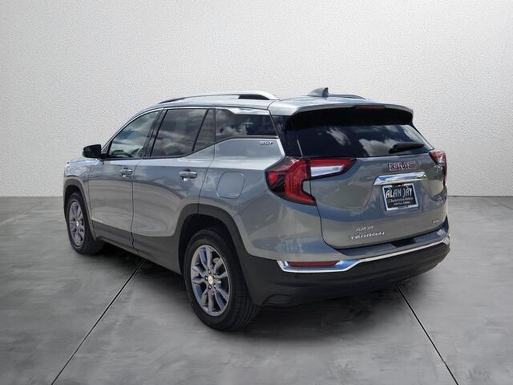 Used 2024 GMC Terrain SLT Sport Utility