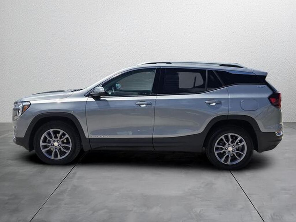 Used 2024 GMC Terrain SLT Sport Utility