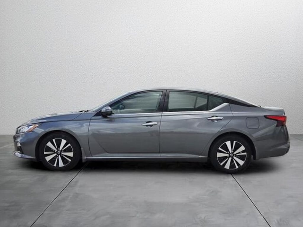 Used 2022 Nissan Altima 2.5 SL Sedan
