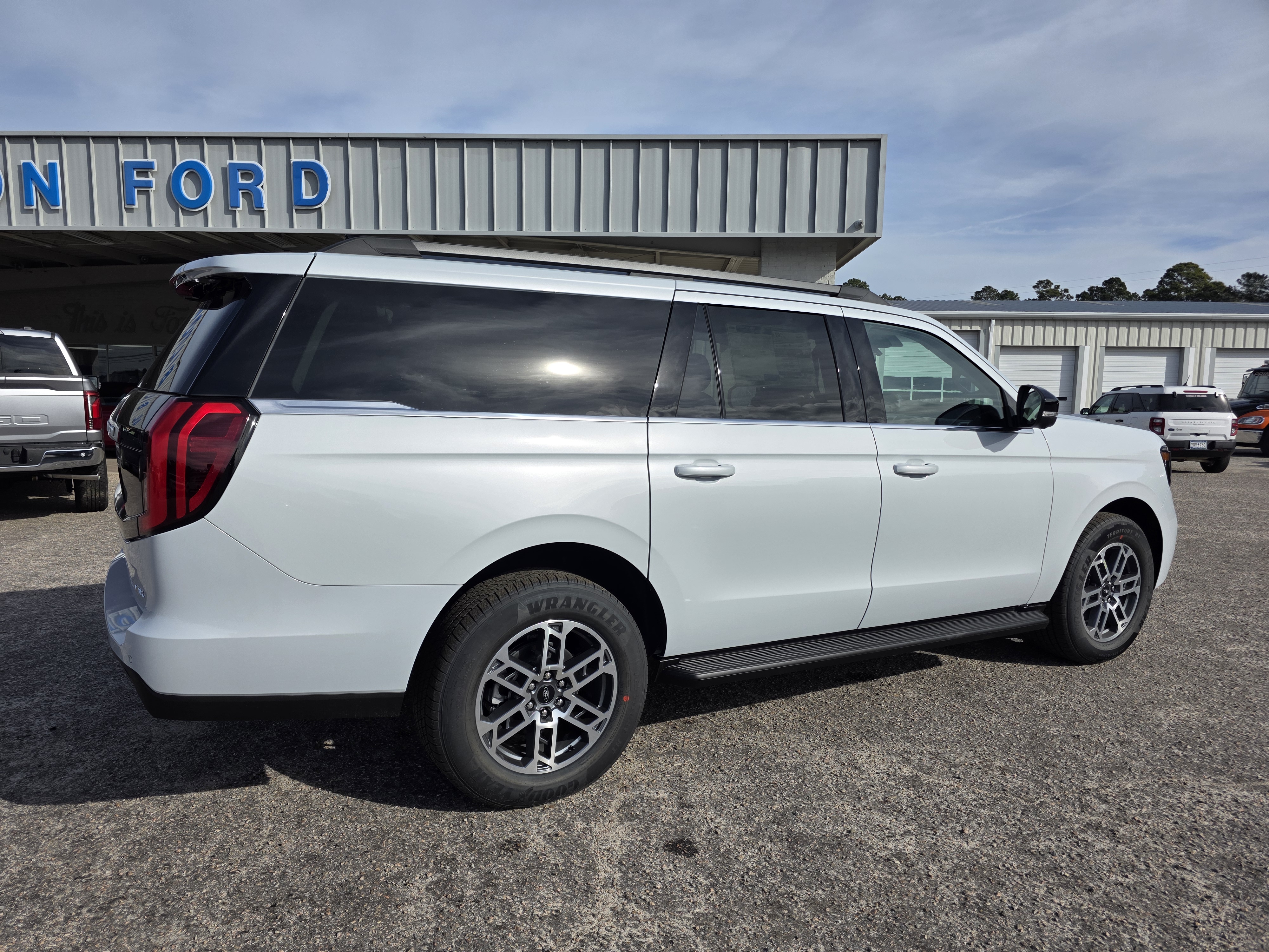New 2025 Ford Expedition Max Active Active 4x2
