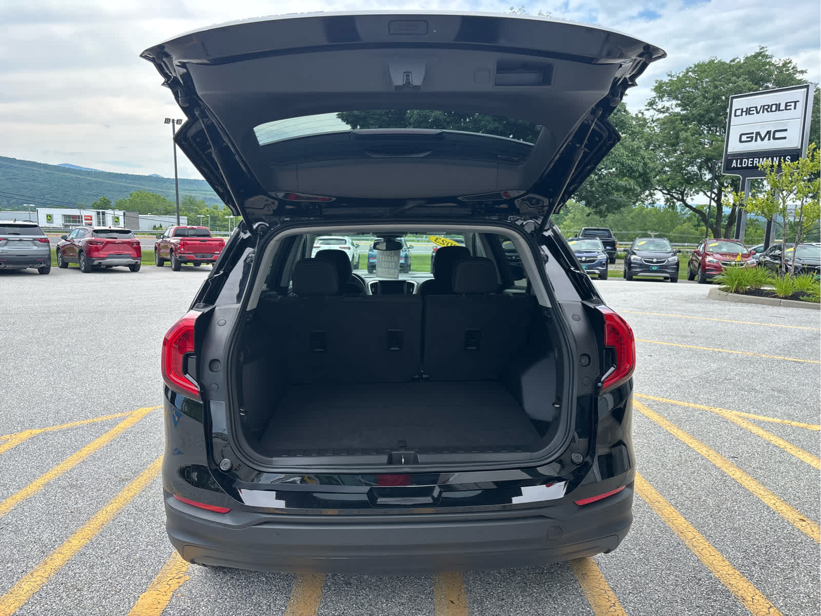 2023 GMC Terrain SLE - Photo 7
