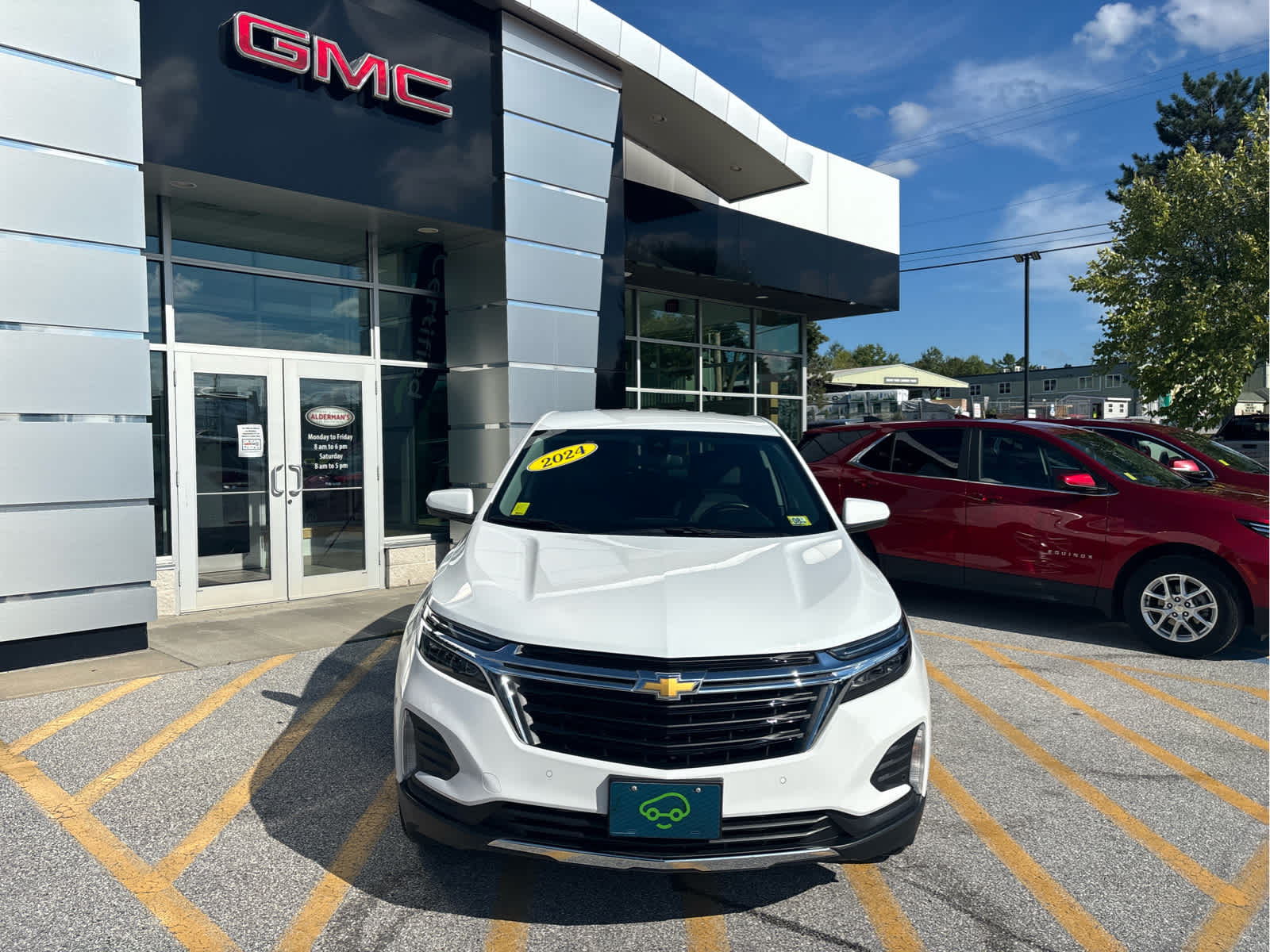 2024 Chevrolet Equinox LT - Photo 2
