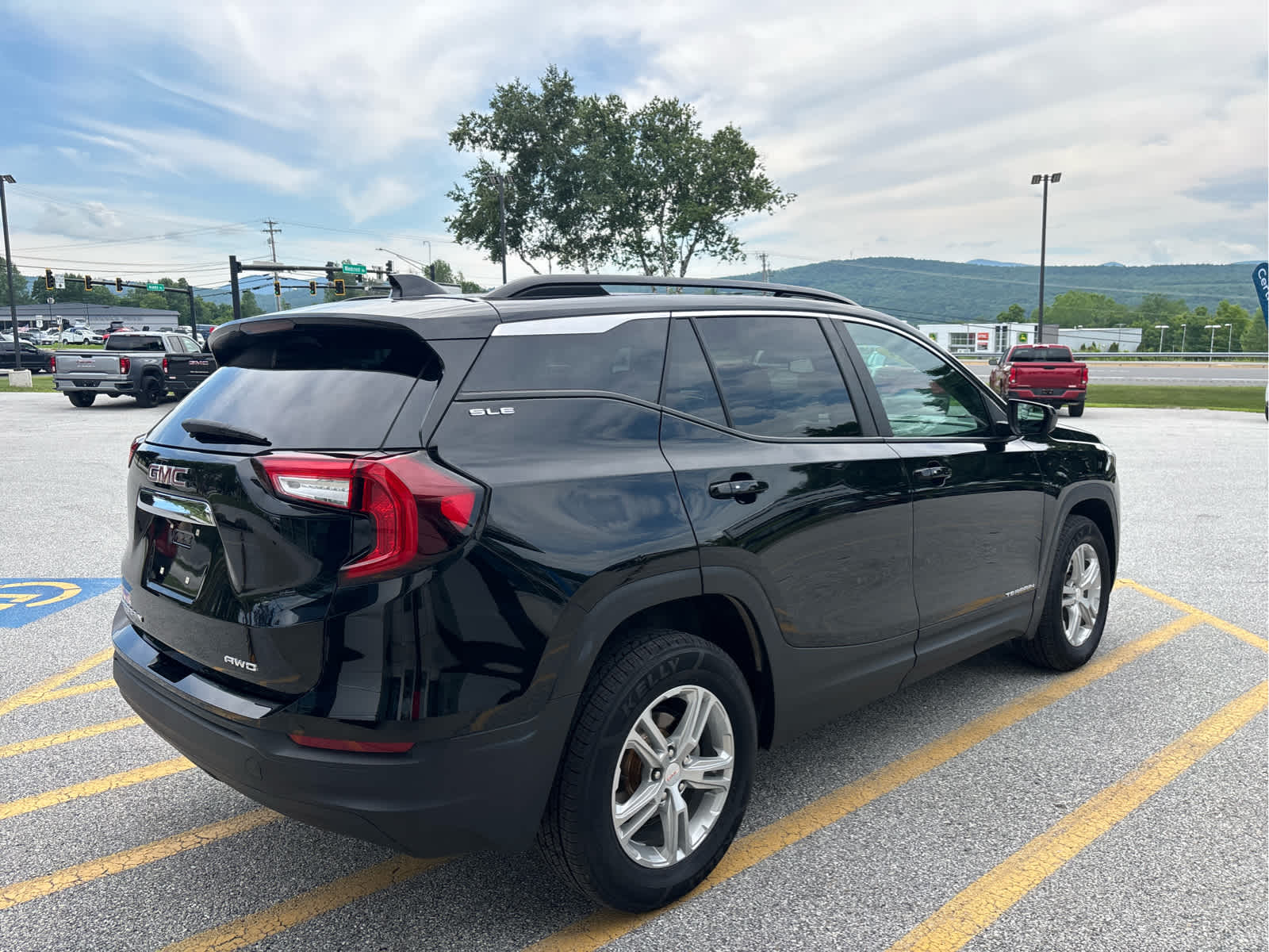 2023 GMC Terrain SLE - Photo 8