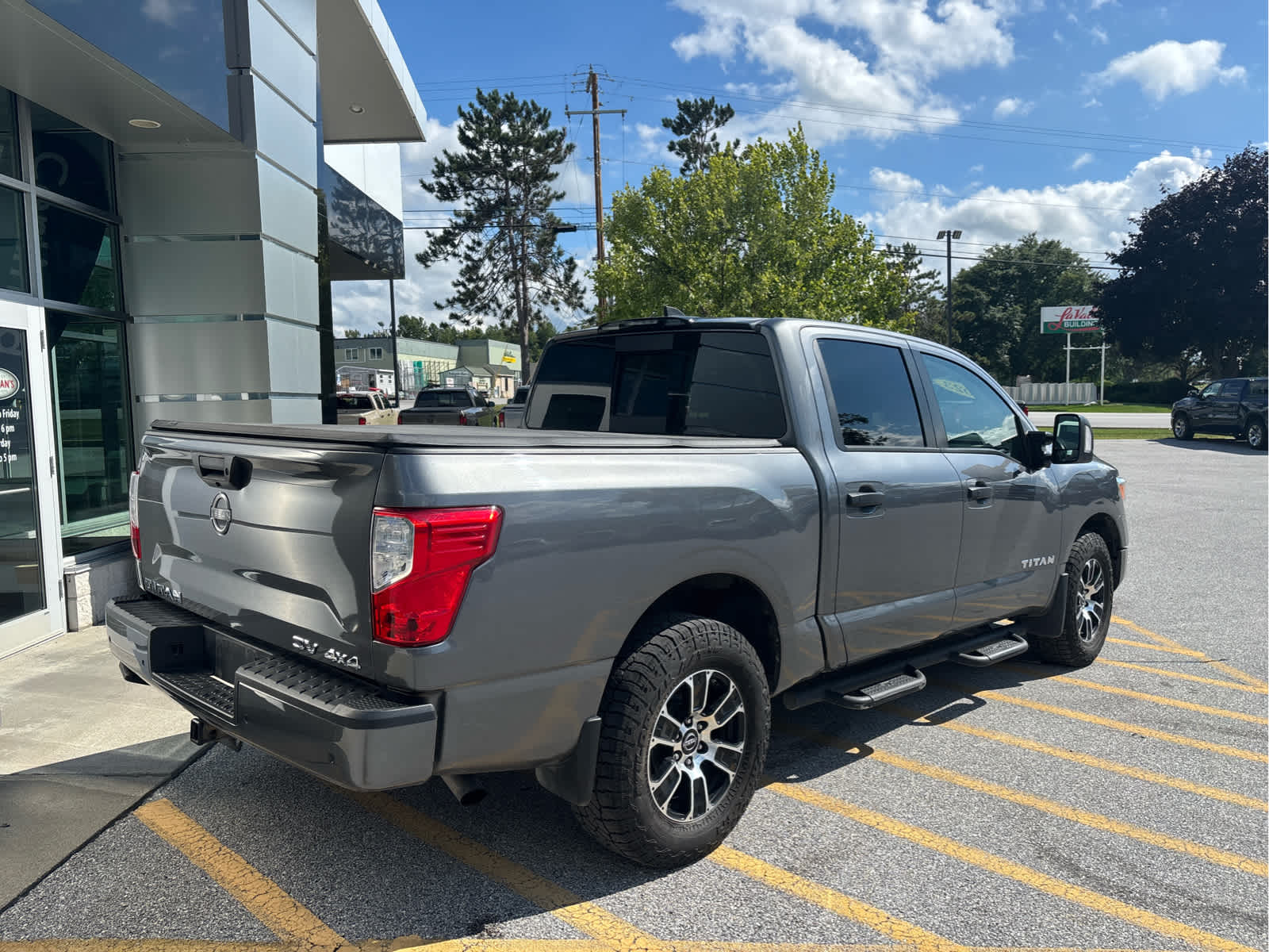 2023 Nissan Titan SV - Photo 8