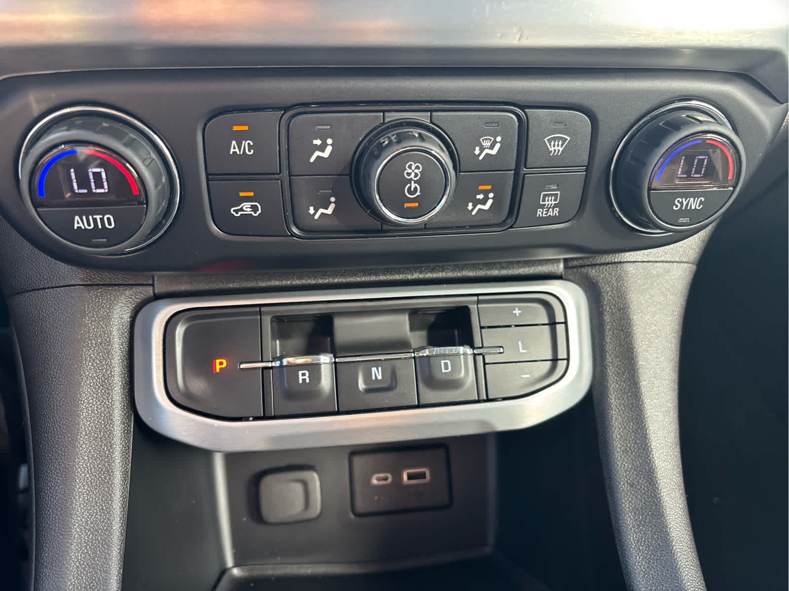 2020 GMC Acadia SLE - Photo 15