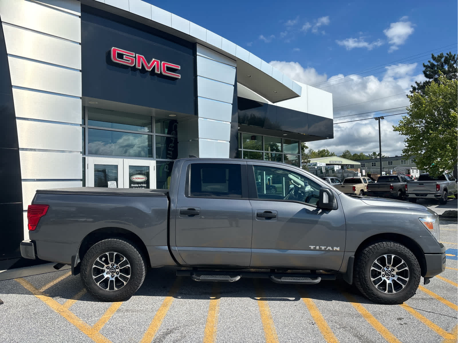 2023 Nissan Titan SV - Photo 9