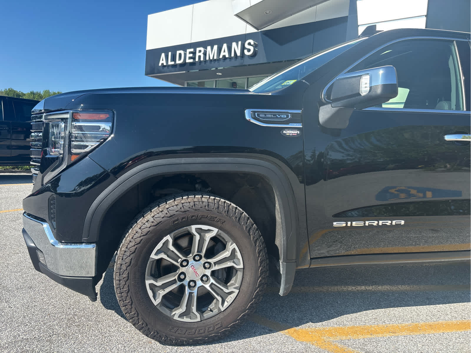 2022 GMC Sierra 1500 SLT - Photo 28
