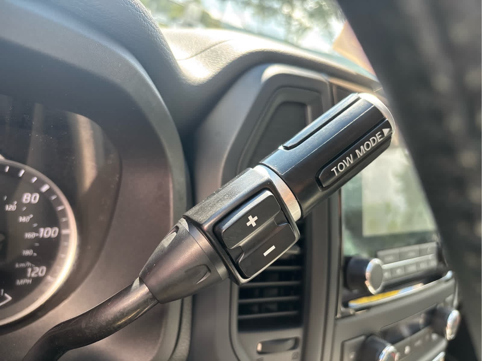 2023 Nissan Titan SV - Photo 18