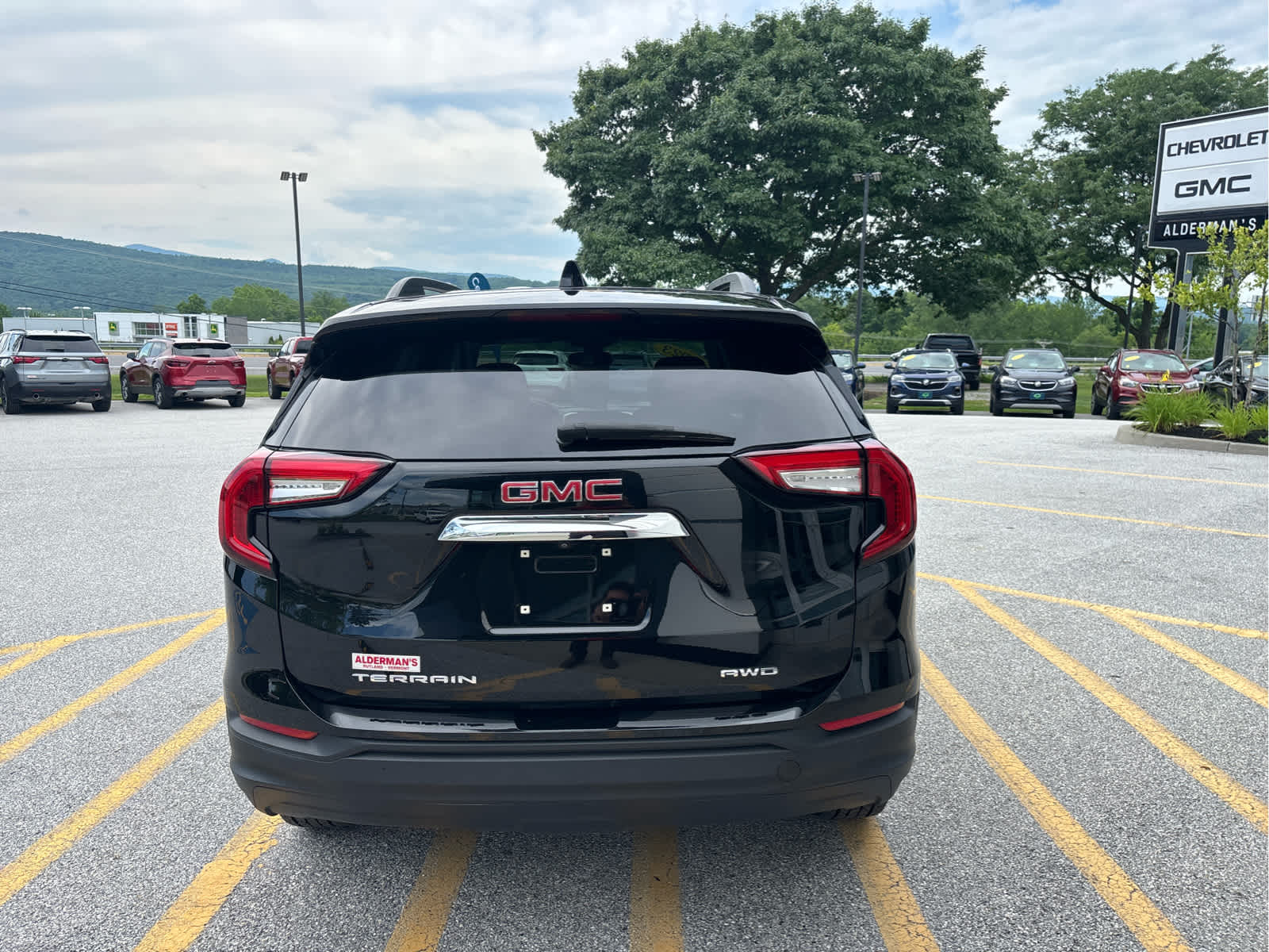 2023 GMC Terrain SLE - Photo 6