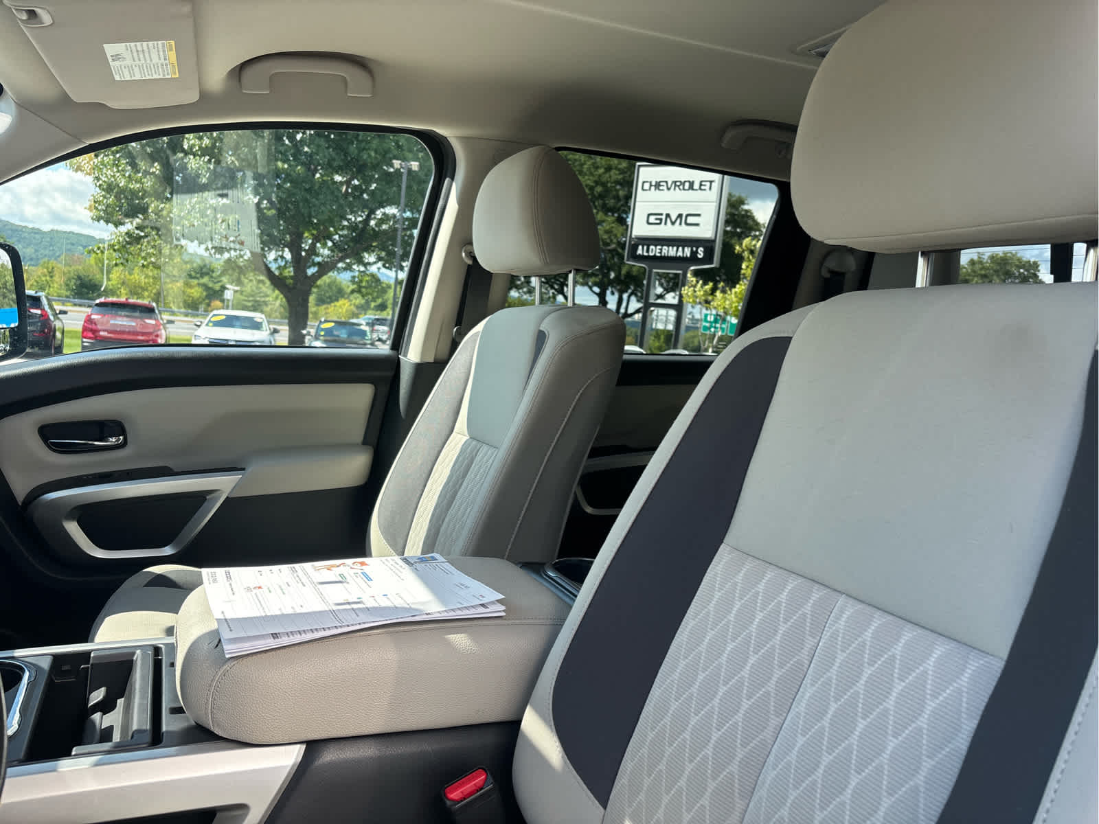 2023 Nissan Titan SV - Photo 11