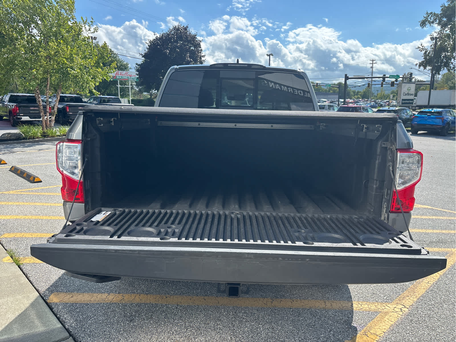 2023 Nissan Titan SV - Photo 7