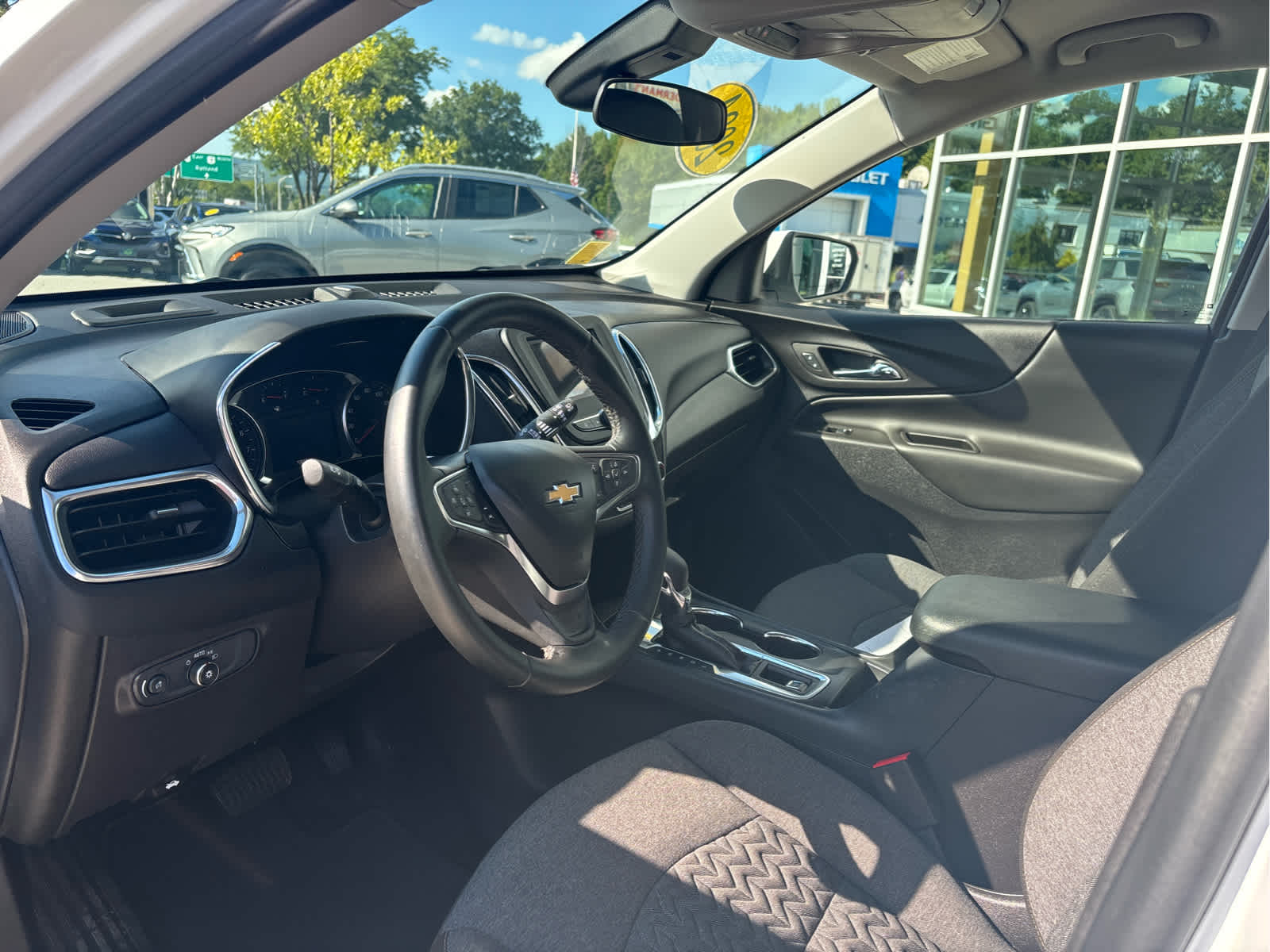 2024 Chevrolet Equinox LT - Photo 10