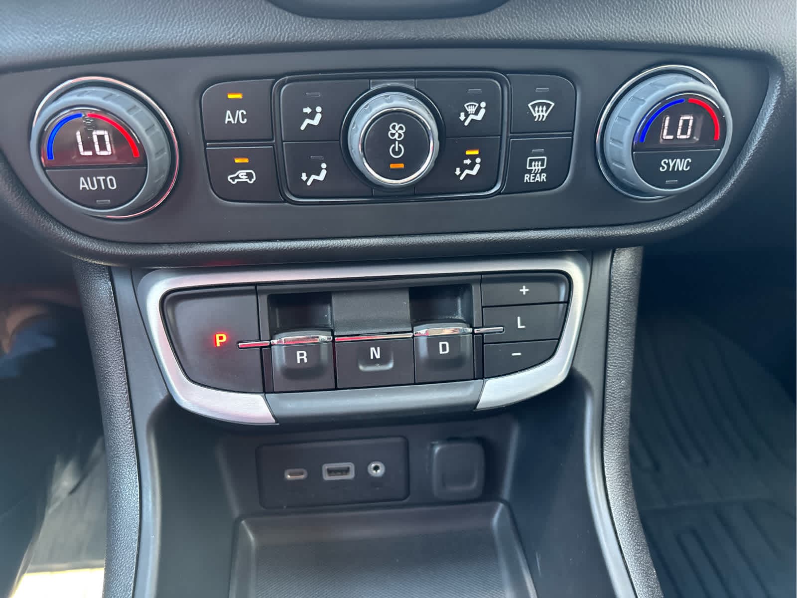 2024 GMC Terrain SLE - Photo 16