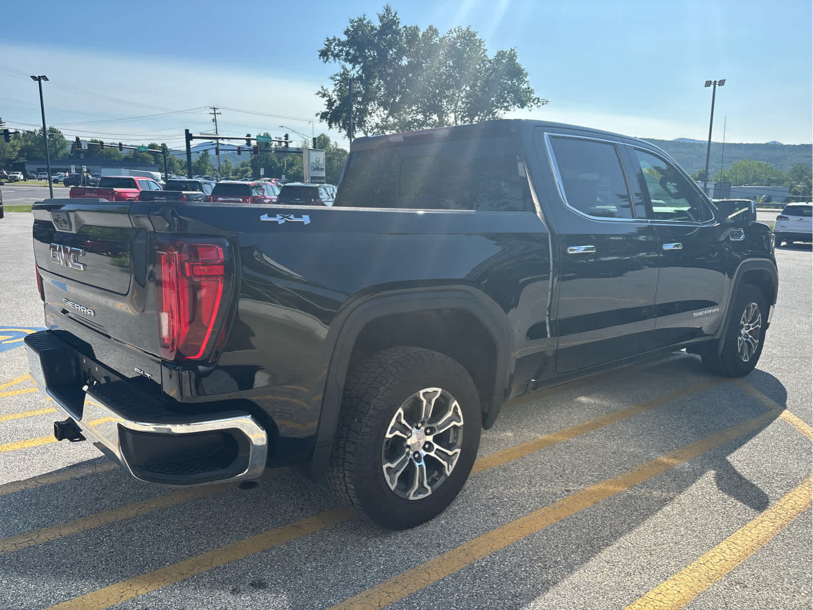 2022 GMC Sierra 1500 SLT - Photo 8
