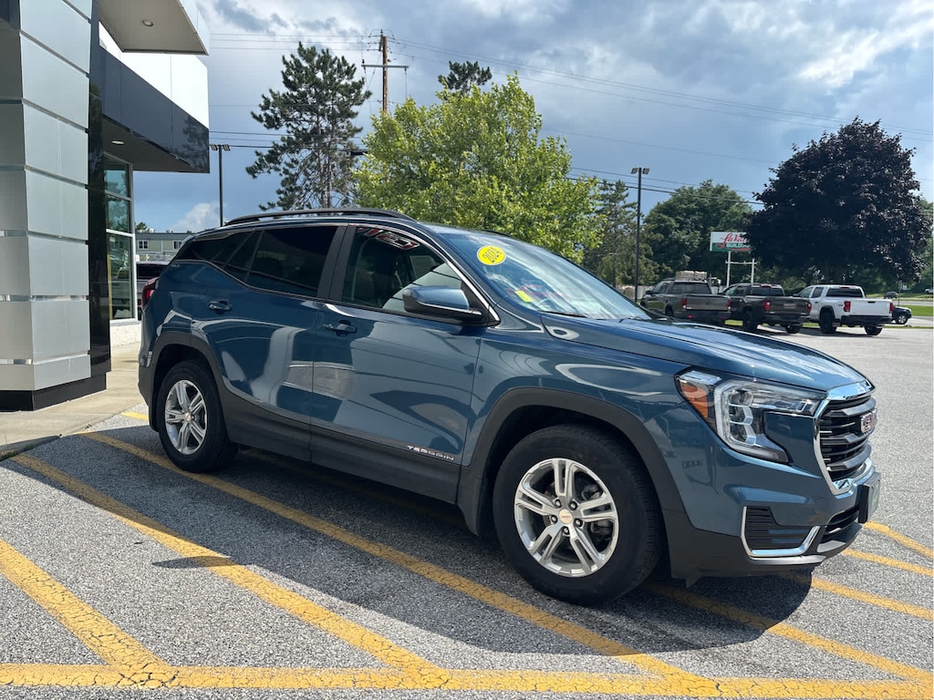 Used 2024 GMC Terrain SLE SUV