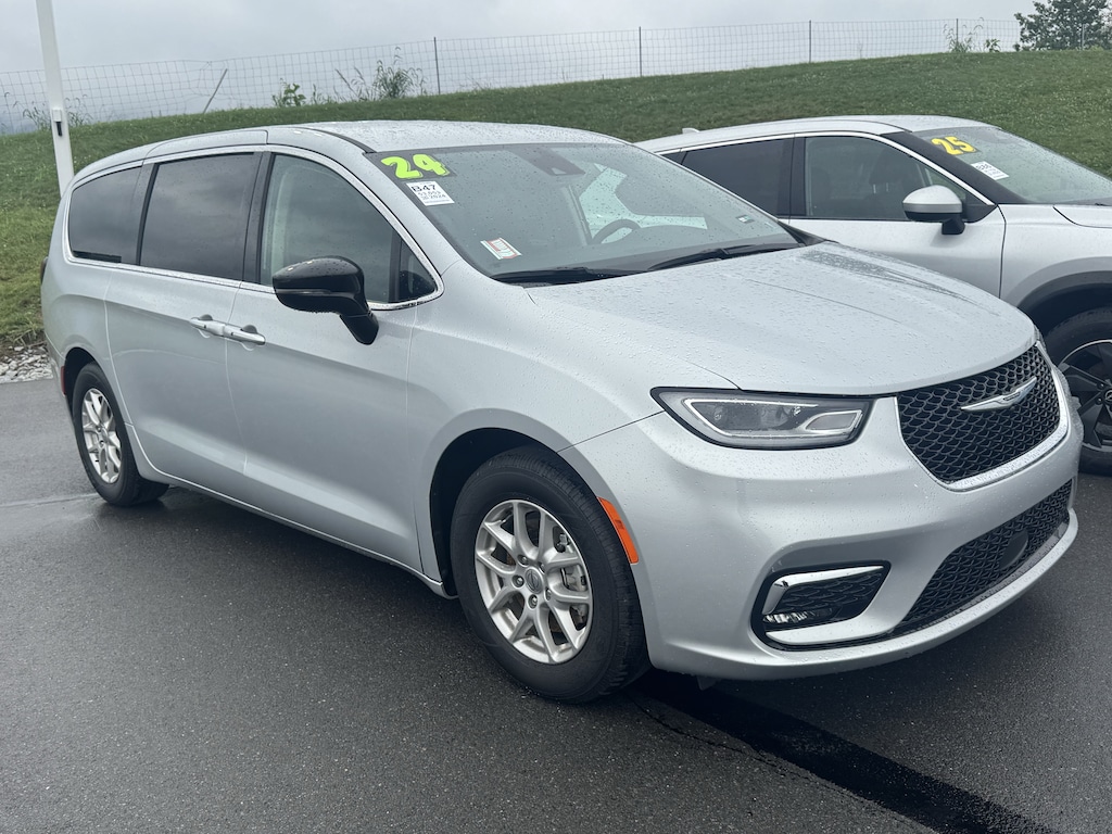 Used 2024 Chrysler Pacifica Touring L Van Passenger Van
