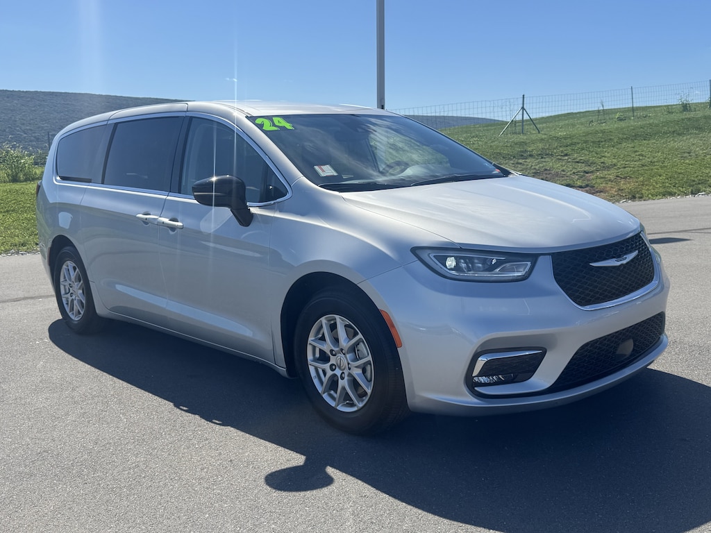 Used 2024 Chrysler Pacifica Touring L Van Passenger Van