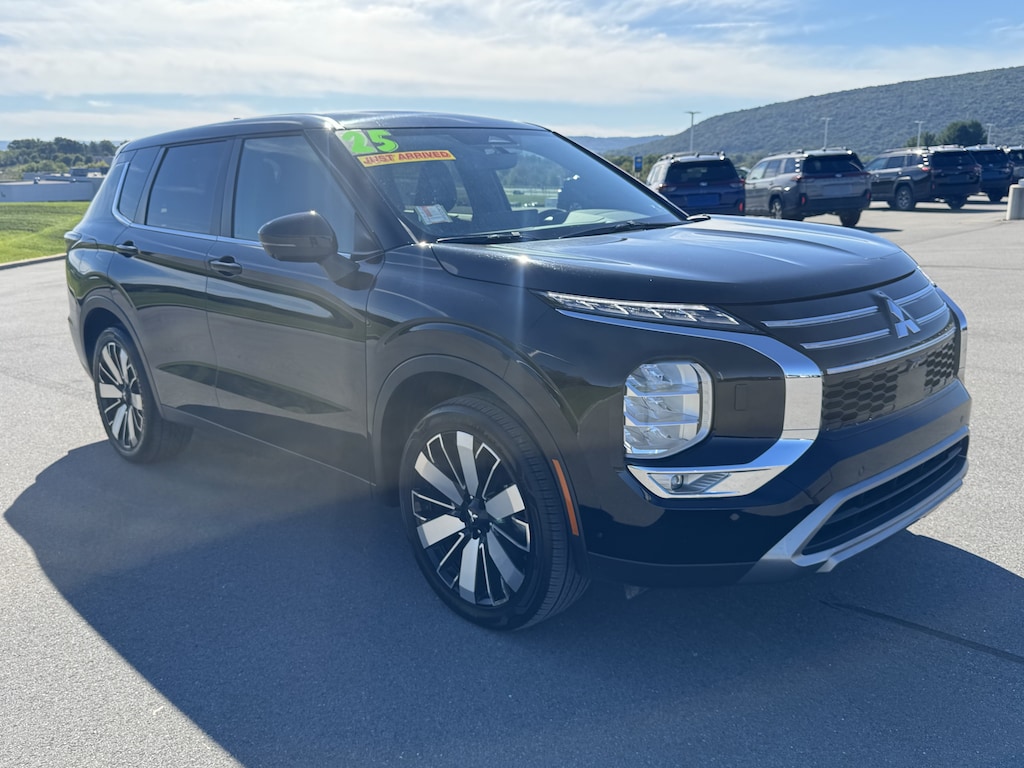 Used 2025 Mitsubishi Outlander SE SUV
