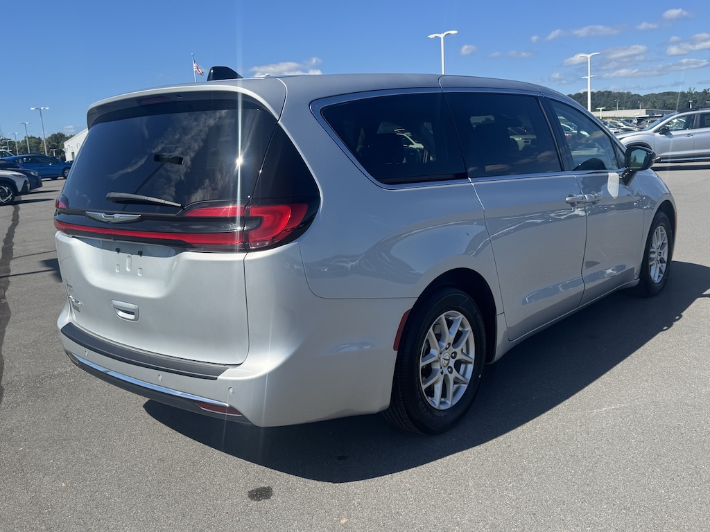 Used 2024 Chrysler Pacifica Touring L Van Passenger Van
