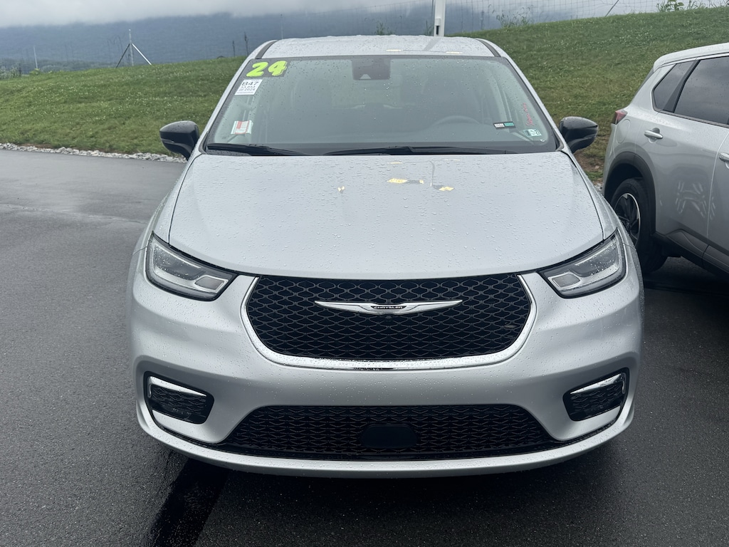 Used 2024 Chrysler Pacifica Touring L Van Passenger Van