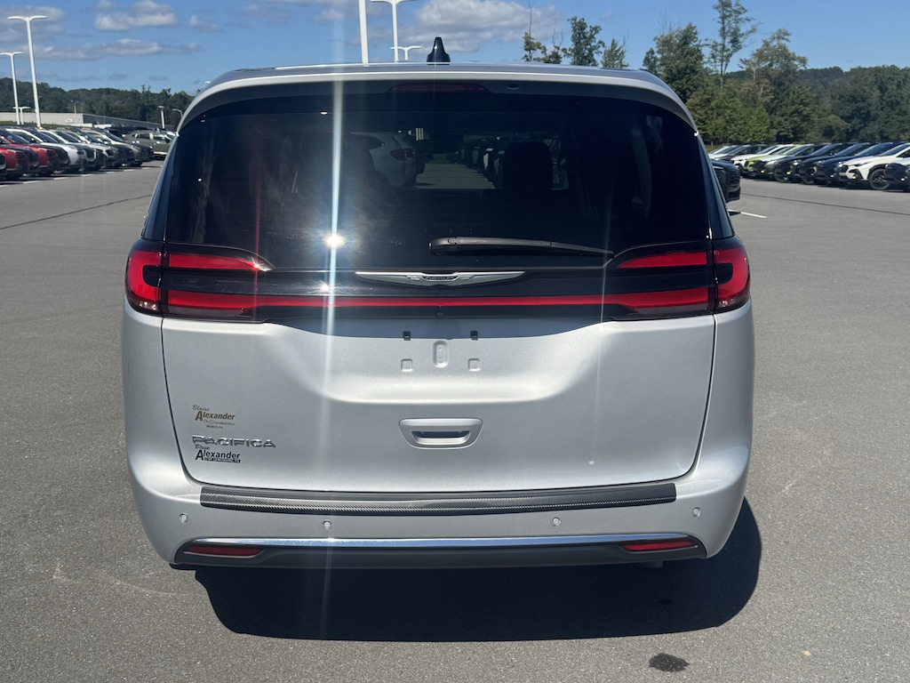 Used 2024 Chrysler Pacifica Touring L Van Passenger Van