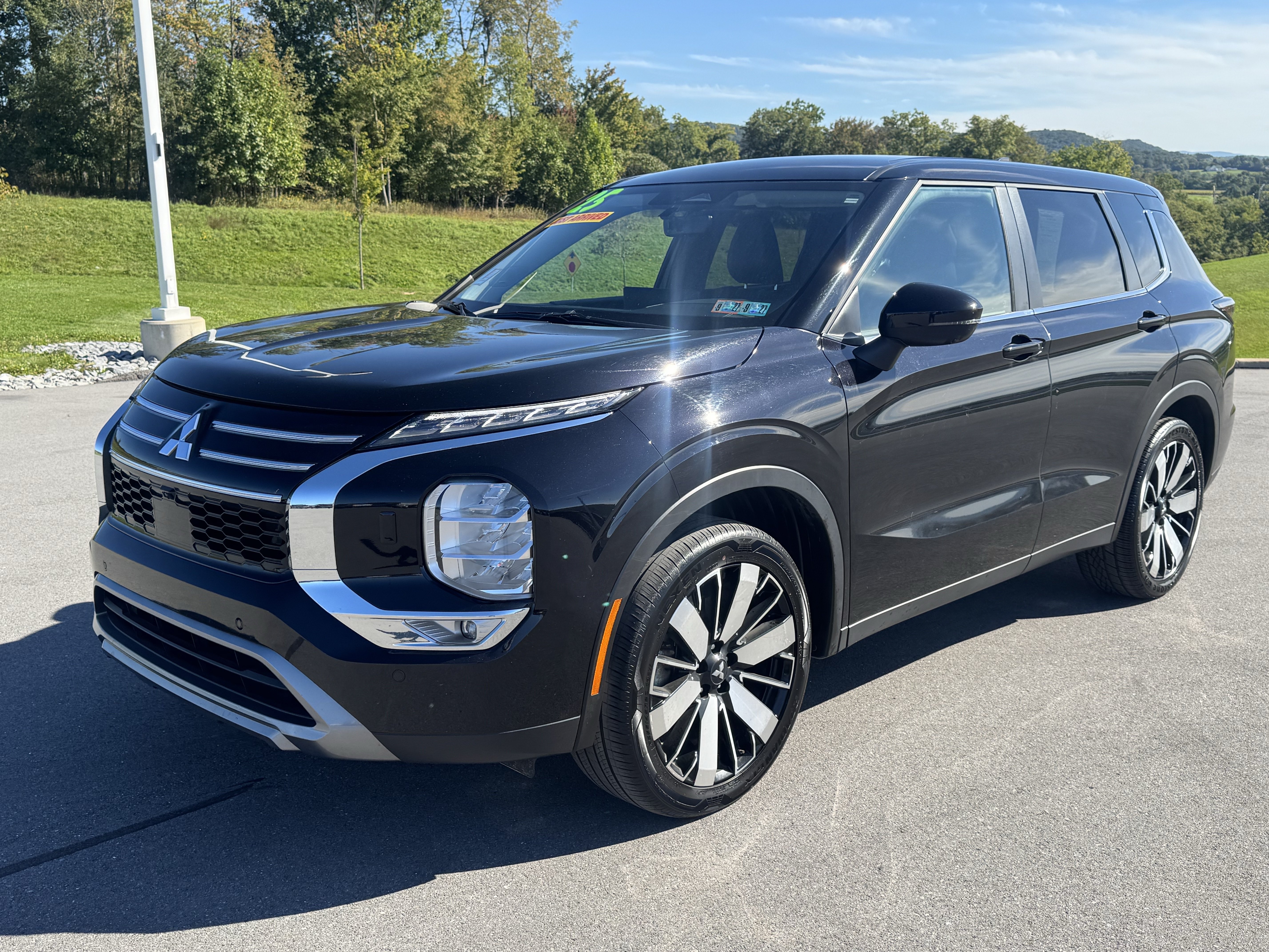 Used 2025 Mitsubishi Outlander SE SUV