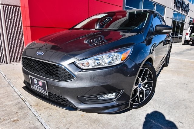 Used 2015 Ford Focus SE with VIN 1FADP3K24FL248102 for sale in Burlington, VT