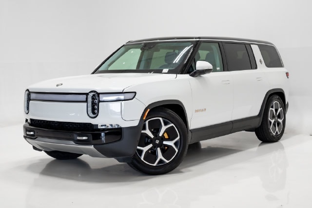 2024 Rivian R1S