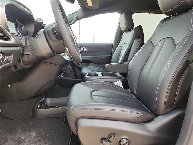 2026 Chrysler Pacifica Select - Photo 12