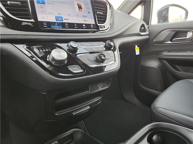2026 Chrysler Pacifica Select - Photo 20